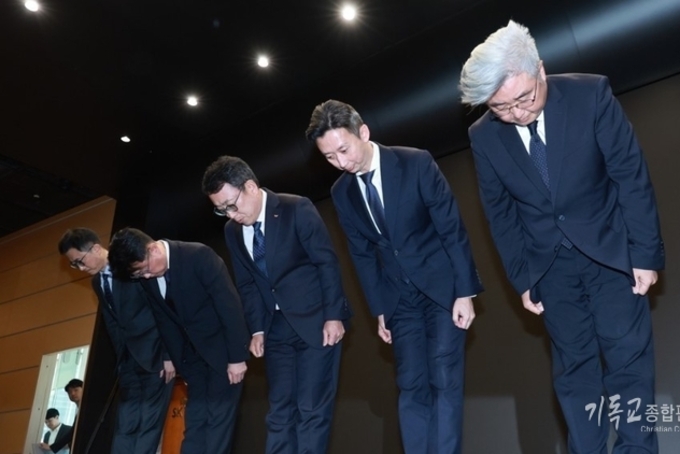 "SKT, 유심 무상 교체 첫날 23만명 완료… '고객 불안 해소' 총력"