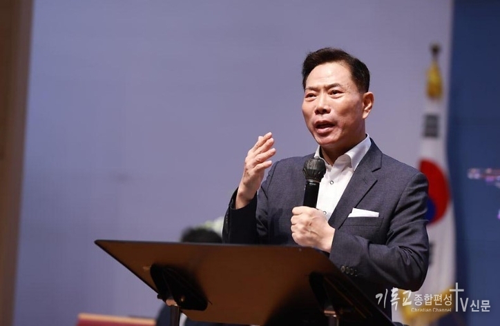 12일, 연합기도회에서 세계로 교회 손현보 목사(세계로교회)가 10.27 한국교회 200만 연합예배를 위한 제언의 시간을 가졌다. /사진=경기총