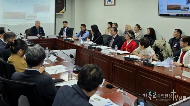 27일 서울 영등포구 국회의원회관에서 열린 '고려인 정착을 위한 정책제안 포럼'에서 이경환 이사장이 포럼의 취지를 전하고 있다. /사진=포럼
