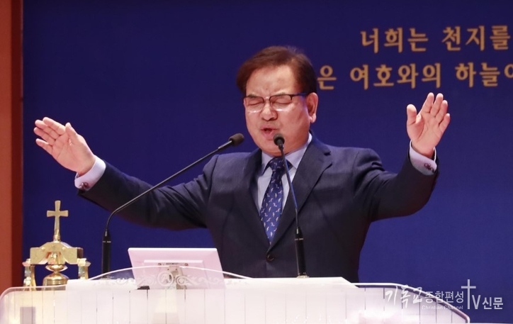 9일, 고현교회 박정곤 목사가 기도를 하고 있다. /사진=고현교회