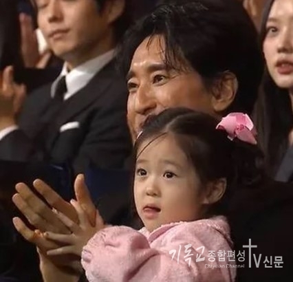 배우 신현준 집사와 딸. /사진=KBS 2TV ‘2024 KBS 연기대상’ 캡처