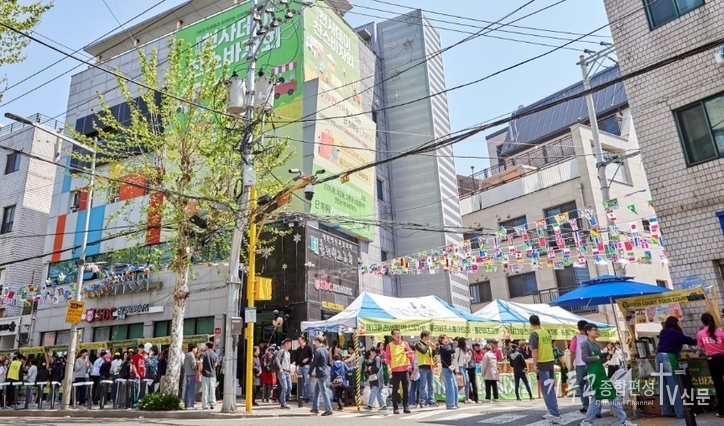 지난 26일 서울 서초구 홀리씨즈교회(서대천 목사) 교회학교 HSS(Holy Seeds School)가 개최한 ‘제13회 천사데이 찬스바자회’에서 총매출액이 약 2억9000만원을 기록했다. /사진=홀리씨즈교회