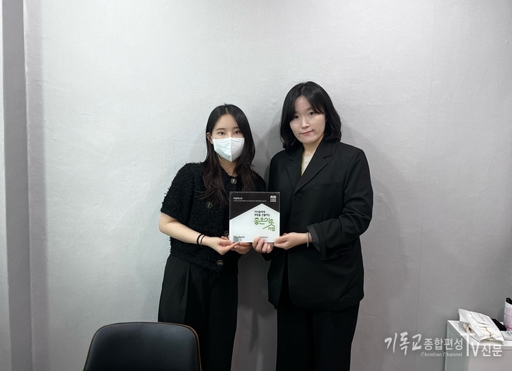 7일 굿네이버스 경기남부사업본부(본부장 전재규)는 평택시에 소재한 마케팅 기업 마플래닛(대표 마혜빈)과 함께‘좋은이웃기업’현판 전달식을 진행했다고 밝혔다. /사진=굿네이버스