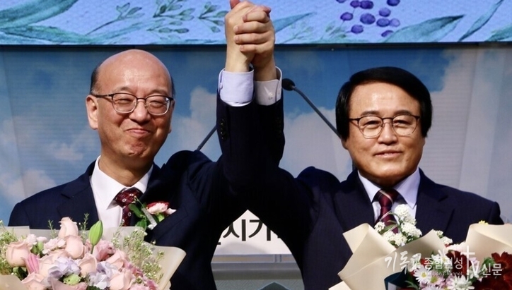 지난 18일 대전시기독교연합회가 주사랑교회에서 제75대 대표회장 하재호 목사 취임과 74대 심상효 대표회장 이임 감사예배를 드렸다. /사진=대기연