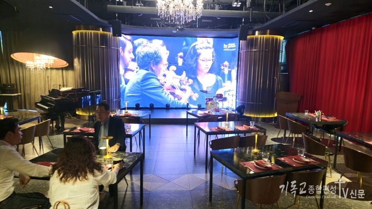오늘 28일 서울 강남의 감성 다이닝 명소 ‘라 스칼라(La Scala)’가 예술과 식사의 경계를 허무는 특별한 무대를 마련한다. /사진=CTVNtv