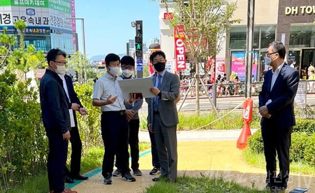 현장에서 집단민원 현황 듣는 강재영 국민권익위 상임위원