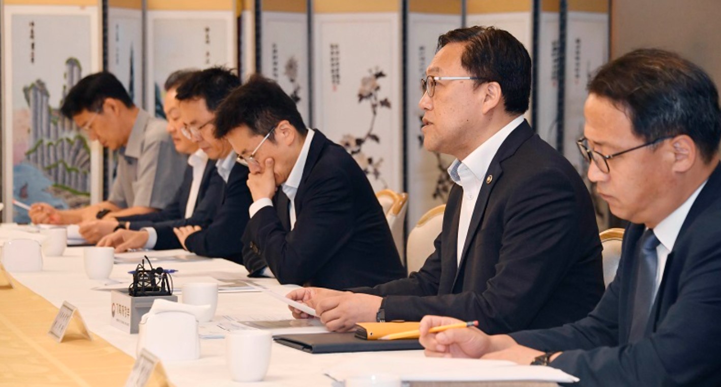 김병환 기획재정부 차관이 5일 오전 서울 종로구 정부서울청사에서 열린 ‘제30차 비상경제차관회의’를 주재, 모두발언을 하고 있다. /사진=기획재정부<br>